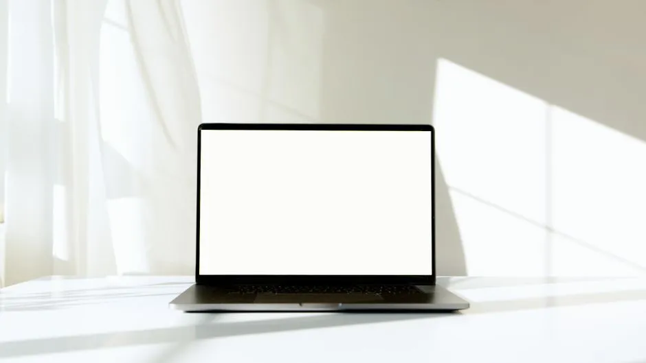 how to clean a laptop at home